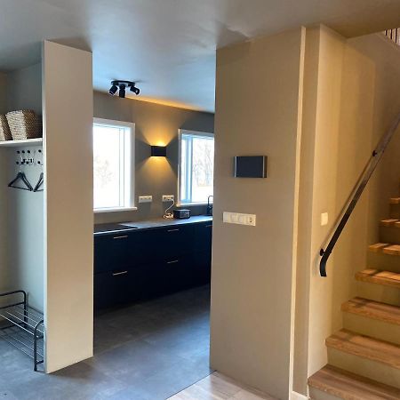 آكيورِيْري Perfectly Located 3 Bedroom Design Apartment المظهر الخارجي الصورة