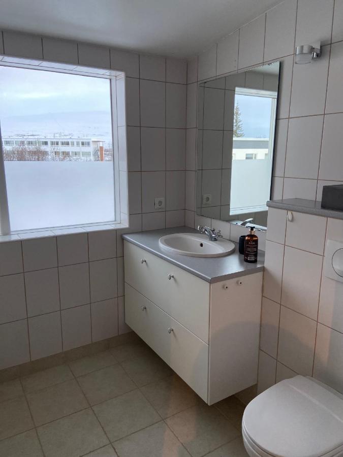 آكيورِيْري Perfectly Located 3 Bedroom Design Apartment المظهر الخارجي الصورة