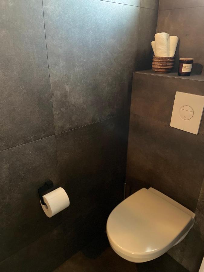 آكيورِيْري Perfectly Located 3 Bedroom Design Apartment المظهر الخارجي الصورة